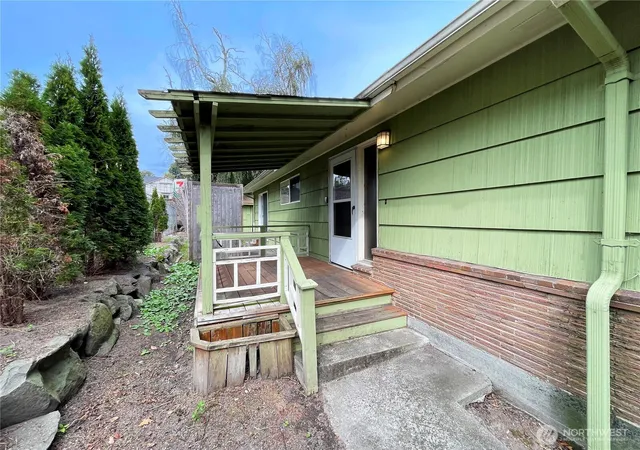 Photo 3 of Single family home for sale at 1706 NE 82nd Street, Seattle, WA 98115 | MLS# NWM2531445 | Listing updated on 2026-09-21
