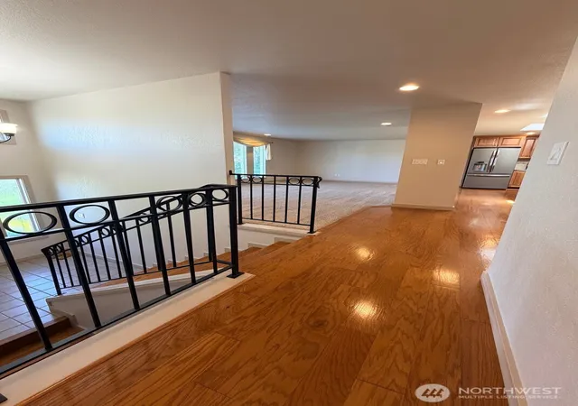 Photo 3 of Single family home for sale at 7909 Englewood Crst Dr, Yakima, WA 98908 | MLS# NWM2531473 | Listing updated on 2026-09-29