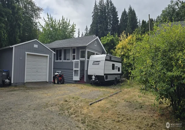 Photo 2 of Sale Pending at 2996 Northlake Way Nw, Bremerton, WA 98312 | MLS# NWM2531550 | Listing updated on 2026-09-25