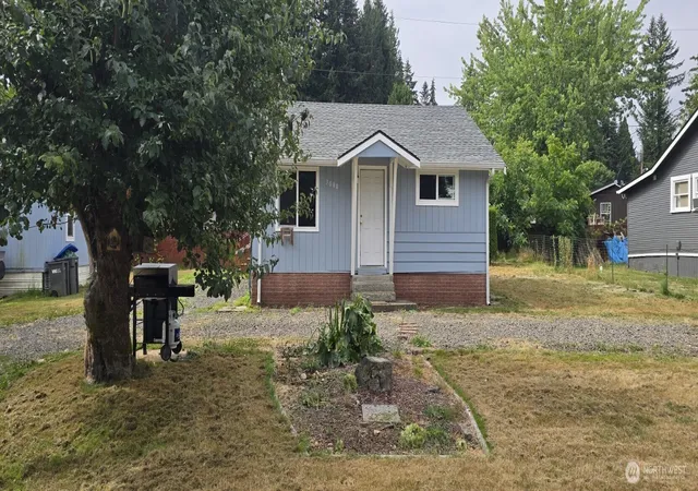 Photo 3 of Sale Pending at 2996 Northlake Way NW, Bremerton, WA 98312 | MLS# NWM2531550 | Listing updated on 2026-09-25