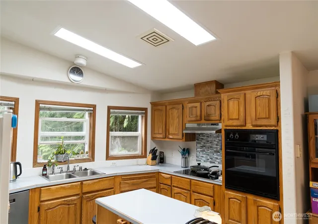 Photo 3 of Manufactured home for sale at 301 W Alder Dr, Sedro Woolley, WA 98284 | MLS# NWM2531551 | Listing updated on 2026-09-28