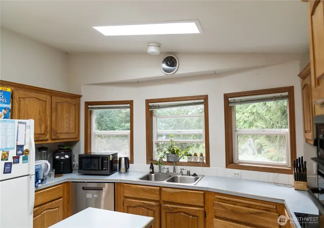 Photo 4 of Manufactured home for sale at 301 W Alder Dr, Sedro Woolley, WA 98284 | MLS# NWM2531551 | Listing updated on 2026-09-28