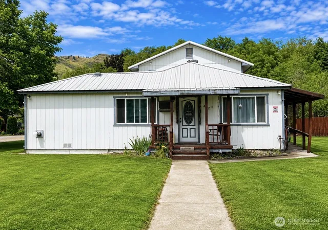 Photo 1 of Single family home for sale at 402 Juniper St, Oroville, WA 98844 | MLS# NWM2531609 | Listing updated on 2026-09-21