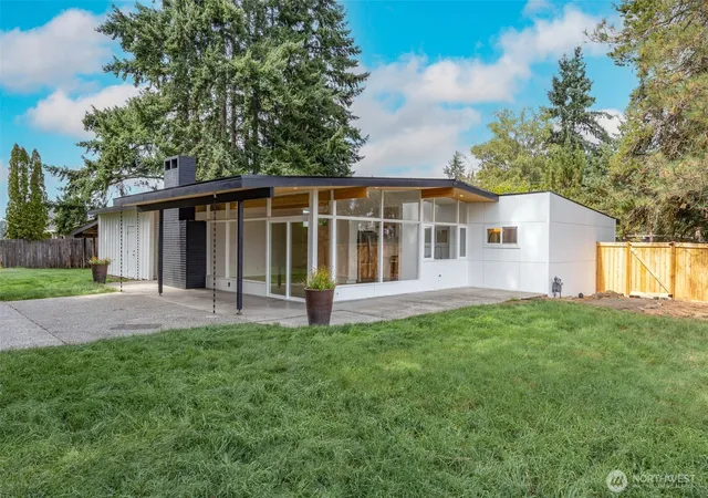 Photo 2 of Single family home for sale at 6320 Gregory St W, University Place, WA 98466 | MLS# NWM2531651 | Listing updated on 2026-09-21