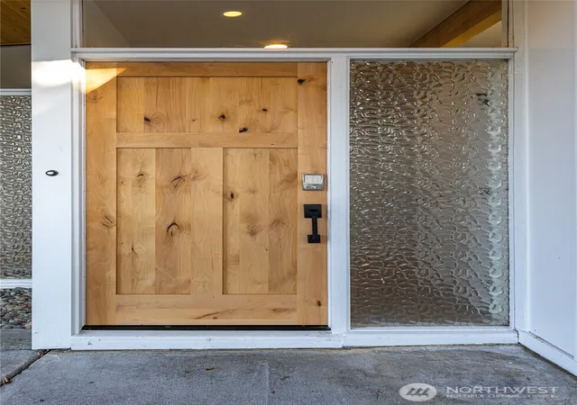 Photo 3 of Single family home for sale at 6320 Gregory St W, University Place, WA 98466 | MLS# NWM2531651 | Listing updated on 2026-09-21