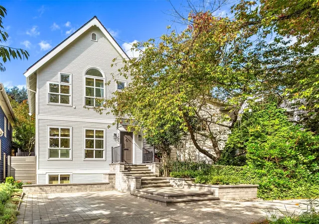 Single family home for sale at 1525 Mcgilvra Blvd E, Seattle, WA 98112 | MLS# NWM2531660