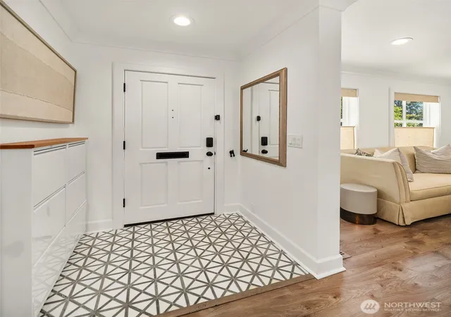 Photo 3 of Single family home for sale at 1525 Mcgilvra Blvd E, Seattle, WA 98112 | MLS# NWM2531660 | Listing updated on 2026-09-30