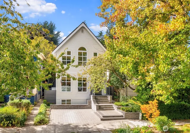 Photo 2 of Single family home for sale at 1525 Mcgilvra Blvd E, Seattle, WA 98112 | MLS# NWM2531660 | Listing updated on 2026-09-30