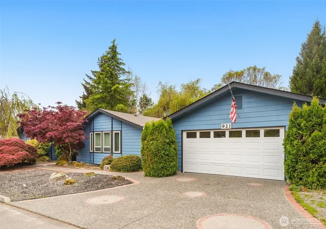 Photo 3 of Single family home for sale at 921 241st Place Sw, Bothell, WA 98021 | MLS# NWM2531699 | Listing updated on 2026-10-02