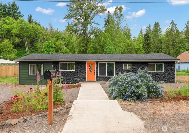 Photo 2 of Single family home for sale at 131 Mcgeary Rd, Kelso, WA 98626 | MLS# NWM2531709 | Listing updated on 2026-09-21