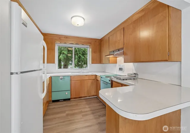 Photo 3 of Single family home for sale at 31430 W Lake Morton Dr SE, Kent, WA 98042 | MLS# NWM2531740 | Listing updated on 2026-09-22