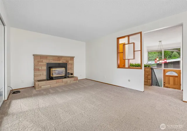 Photo 4 of Single family home for sale at 31430 W Lake Morton Dr SE, Kent, WA 98042 | MLS# NWM2531740 | Listing updated on 2026-09-22