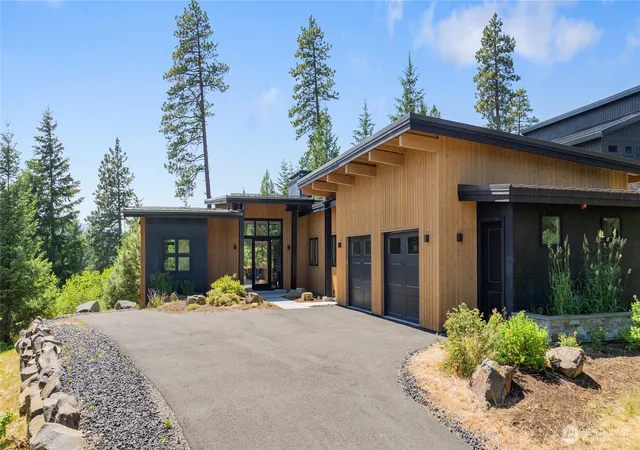 Photo 2 of Single family home for sale at 3847 Swiftwater Dr, Cle Elum, WA 98922 | MLS# NWM2531809 | Listing updated on 2026-09-21