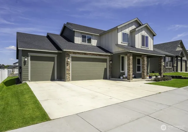 Photo 2 of Single family home for sale at 4708 W Junco St, Moses Lake, WA 98837 | MLS# NWM2531811 | Listing updated on 2026-09-21