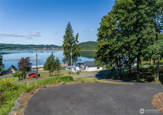 Photo 4 of Manufactured home for sale at 190 Midway Ln E, Shelton, WA 98584 | MLS# NWM2531864 | Listing updated on 2026-09-21