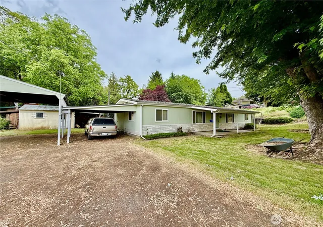 Photo 3 of Manufactured home for sale at 321 Bruce St, Waitsburg, WA 99361 | MLS# NWM2531915 | Listing updated on 2026-09-21