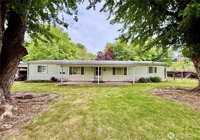 Photo 1 of Manufactured home for sale at 321 Bruce St, Waitsburg, WA 99361 | MLS# NWM2531915 | Listing updated on 2026-09-21