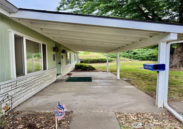 Photo 3 of Manufactured home for sale at 321 Bruce St, Waitsburg, WA 99361 | MLS# NWM2531915 | Listing updated on 2026-09-21