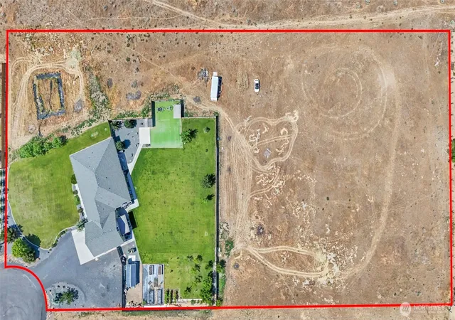 Photo 3 of Sale Pending at 4050 Rd 74 Ne, Moses Lake, WA 98837 | MLS# NWM2531941 | Listing updated on 2026-08-13