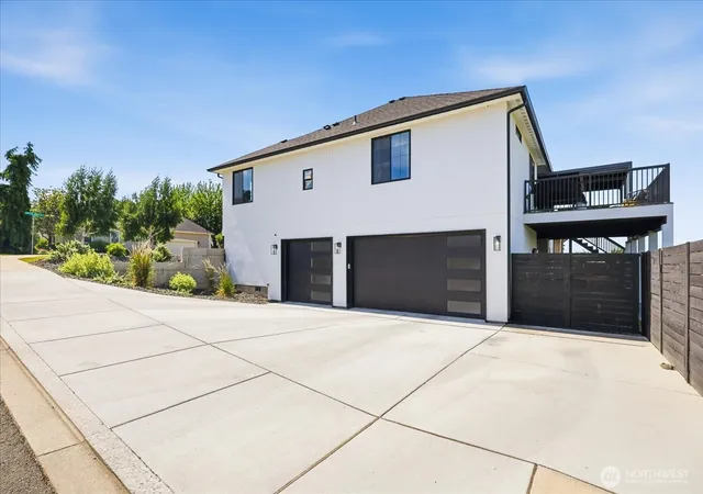 Photo 3 of Single family home for sale at 87 Coyote Ridge Dr, Walla Walla, WA 99362 | MLS# NWM2531984 | Listing updated on 2026-09-21