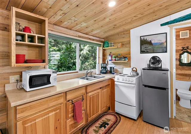 Photo 4 of Single family home for sale at 131 Nisqually Way, Ashford, WA 98304 | MLS# NWM2532004 | Listing updated on 2026-07-17