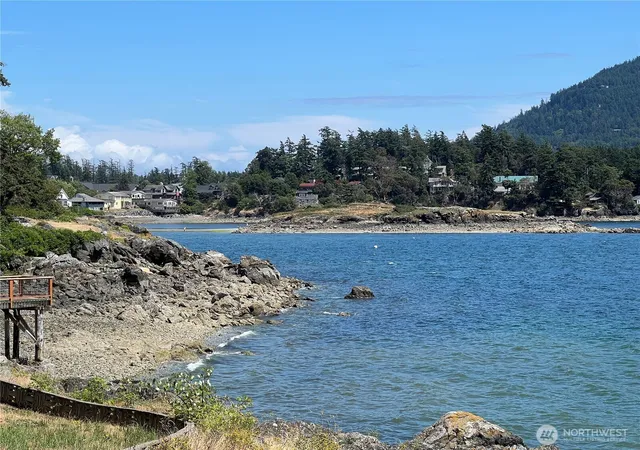 Photo 4 of Single family home for sale at 173 Myers St, Eastsound, WA 98245 | MLS# NWM2532014 | Listing updated on 2026-09-21