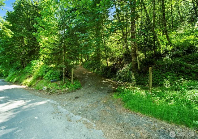 Photo 2 of Manufactured home for sale at 400 N Dubois Rd, Ariel, WA 98603 | MLS# NWM2532018 | Listing updated on 2026-09-21
