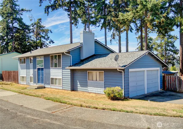 Photo 1 of Single family home for sale at 983 Ne O'leary St, Oak Harbor, WA 98277 | MLS# NWM2532041 | Listing updated on 2026-09-29