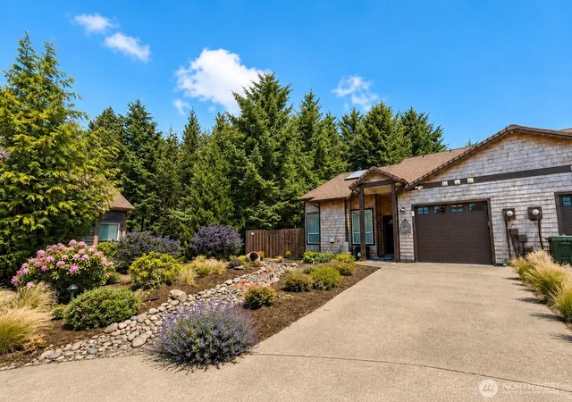 Photo 3 of Single family home for sale at 130 NW 28th Street, Long Beach, WA 98631 | MLS# NWM2532225 | Listing updated on 2026-09-21