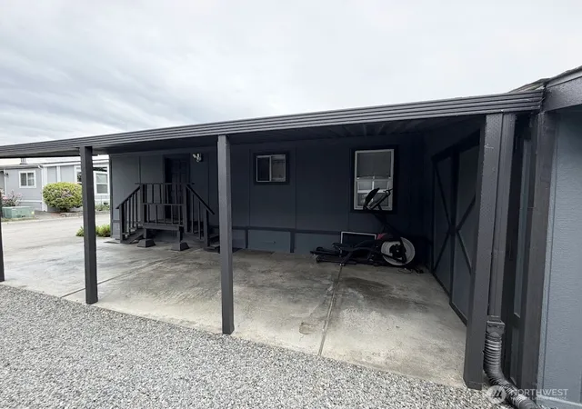 Photo 2 of Manufactured home for sale at 607 37th Street Se #105, Auburn, WA 98002 | MLS# NWM2532226 | Listing updated on 2026-09-21