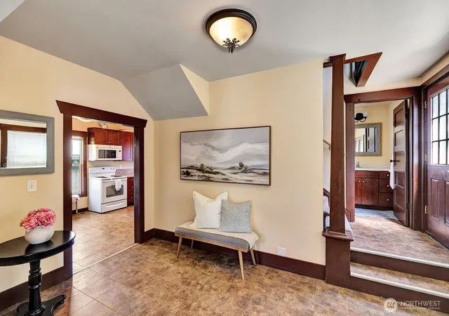 Photo 3 of Single family home for sale at 250 Se Andrews St, Issaquah, WA 98027 | MLS# NWM2532238 | Listing updated on 2026-09-21