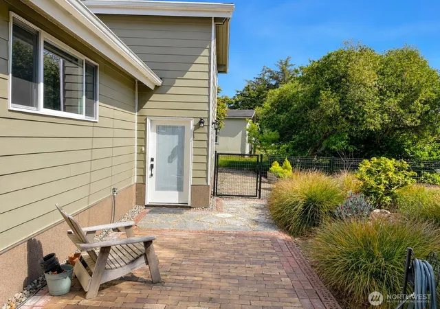 Photo 3 of Single family home for sale at 142 N Port Loop Nw, Ocean Shores, WA 98569 | MLS# NWM2532322 | Listing updated on 2026-09-21