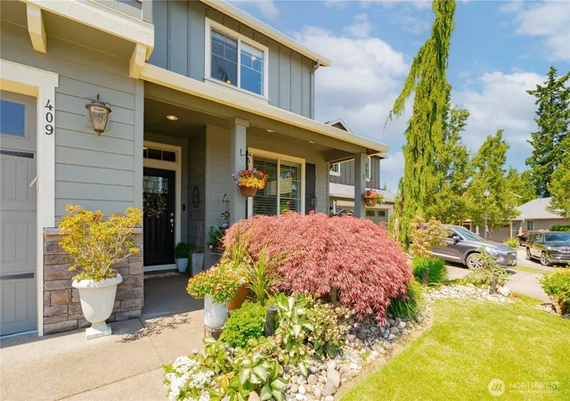 Photo 3 of Single family home for sale at 409 N 43rd Court, Ridgefield, WA 98642 | MLS# NWM2532324 | Listing updated on 2026-09-21