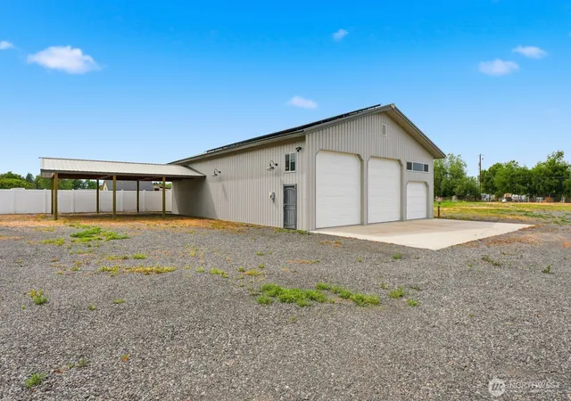 Photo 2 of Single family home for sale at 4101 Ahtanum, Yakima, WA 98903 | MLS# NWM2532350 | Listing updated on 2026-10-02