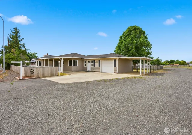 Photo 1 of Single family home for sale at 4101 Ahtanum, Yakima, WA 98903 | MLS# NWM2532350 | Listing updated on 2026-10-16