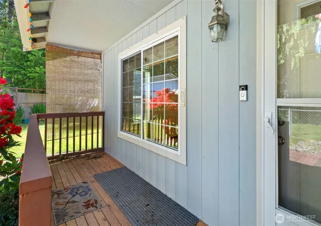 Photo 3 of Sale Pending at 31 E Squaxin Pl, Shelton, WA 98584 | MLS# NWM2532452 | Listing updated on 2026-09-25