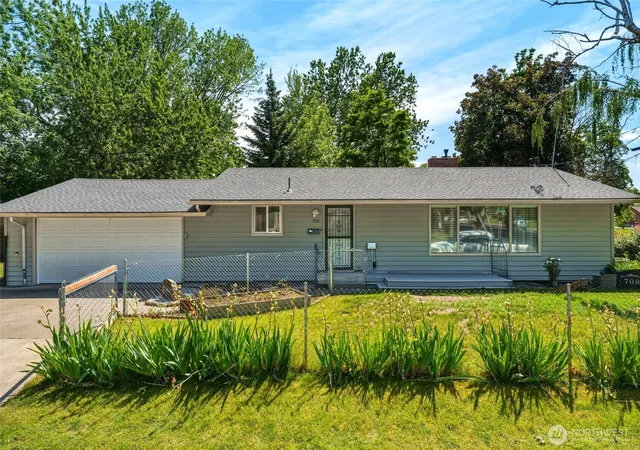 Photo 3 of Contingent at 708 Alvarado Ter, Walla Walla, WA 99362 | MLS# NWM2532458 | Listing updated on 2026-09-21