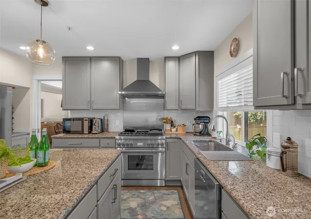 Photo 4 of Sale Pending at 14639 20th Avenue SW, Burien, WA 98166 | MLS# NWM2532540 | Listing updated on 2026-09-25