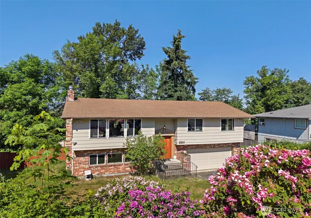 Photo 2 of Single family home for sale at 2521 Talbot Crst Dr S, Renton, WA 98055 | MLS# NWM2532561 | Listing updated on 2026-09-21