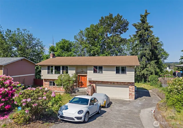 Photo 3 of Single family home for sale at 2521 Talbot Crst Dr S, Renton, WA 98055 | MLS# NWM2532561 | Listing updated on 2026-09-21