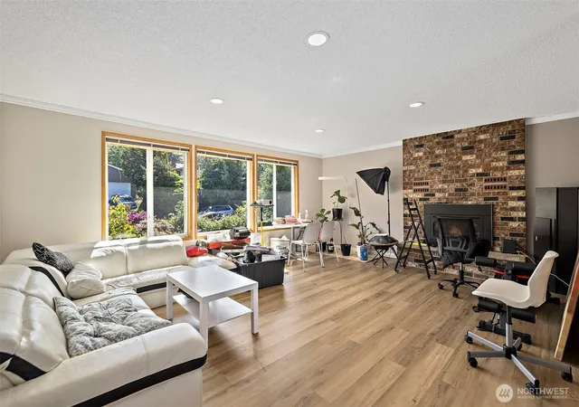Photo 4 of Single family home for sale at 2521 Talbot Crst Dr S, Renton, WA 98055 | MLS# NWM2532561 | Listing updated on 2026-09-21