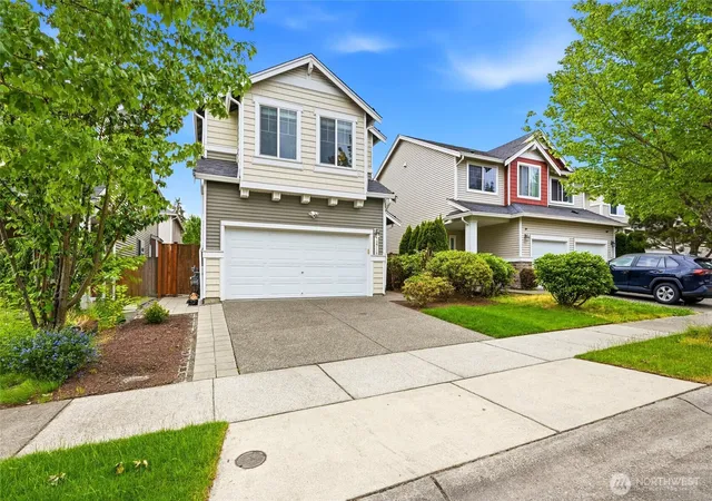 Photo 3 of Single family home for sale at 12716 12th Avenue Se, Everett, WA 98208 | MLS# NWM2532597 | Listing updated on 2026-09-30
