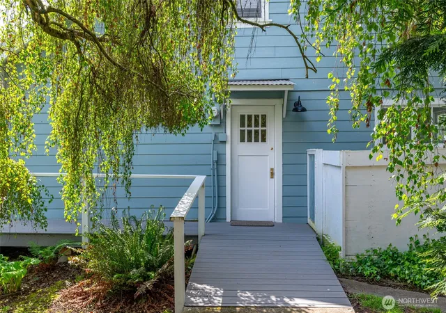 Photo 4 of Single family home for sale at 5392 Shore Meadow Rd, Freeland, WA 98249 | MLS# NWM2532624 | Listing updated on 2026-10-01