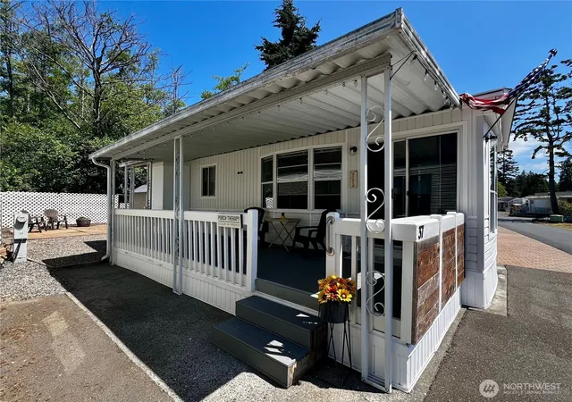 Photo 2 of Manufactured home for sale at 4980 Morgan Dr #37, Blaine, WA 98230 | MLS# NWM2532637 | Listing updated on 2026-09-21