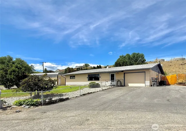 Photo 2 of Single family home for sale at 703 Sunrise Dr, Omak, WA 98841 | MLS# NWM2532666 | Listing updated on 2026-10-01