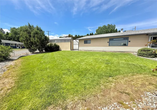 Photo 4 of Single family home for sale at 703 Sunrise Dr, Omak, WA 98841 | MLS# NWM2532666 | Listing updated on 2026-10-01