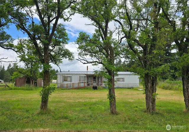 Photo 4 of Manufactured home for sale at 18707 Elderberry St SW, Rochester, WA 98579 | MLS# NWM2532673 | Listing updated on 2026-09-21