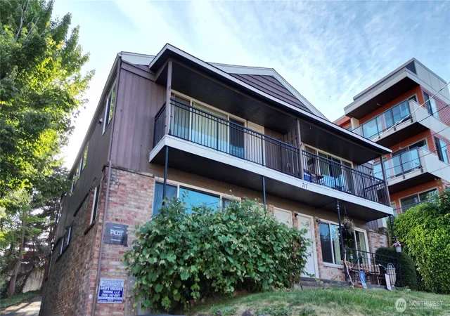 Photo 2 of Sale Pending at 717 3rd Avenue N, Seattle, WA 98109 | MLS# NWM2532678 | Listing updated on 2026-09-25