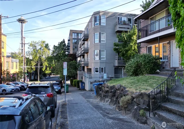 Photo 4 of Sale Pending at 717 3rd Avenue N, Seattle, WA 98109 | MLS# NWM2532678 | Listing updated on 2026-09-25