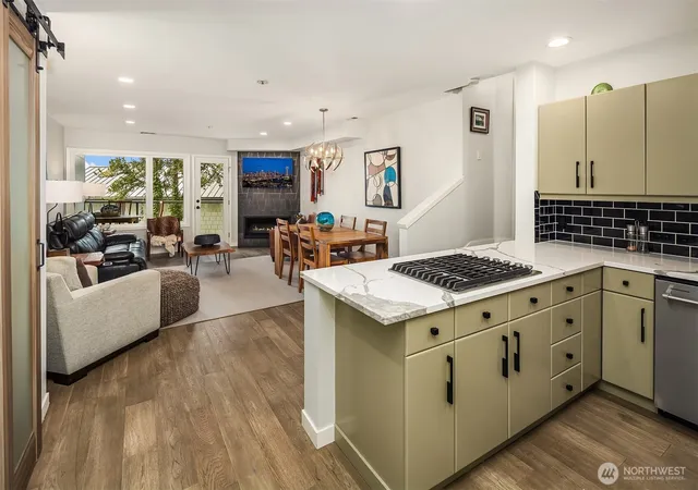 Photo 4 of Condo for sale at 9039 NE Juanita Dr #304, Kirkland, WA 98034 | MLS# NWM2532701 | Listing updated on 2026-09-21